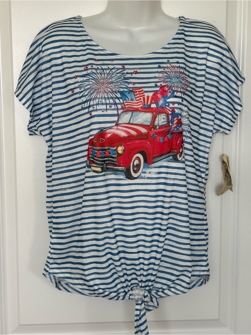 One World Live & Let Live PM Patriotic Truck Fireworks Tie Front Top NWT